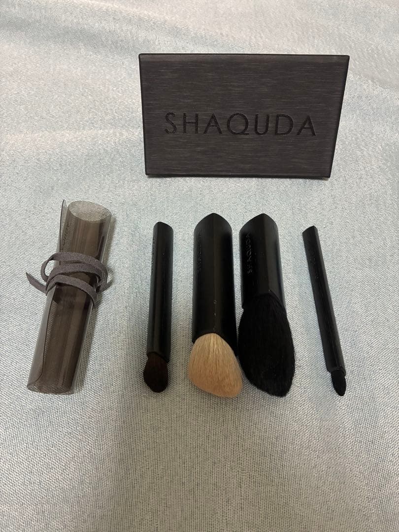 シャクダ メイクブラシ４本ケース付き