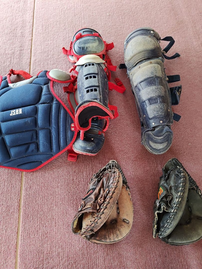 キャッチャー用品セット（防具、グローブ、ヘルメット）