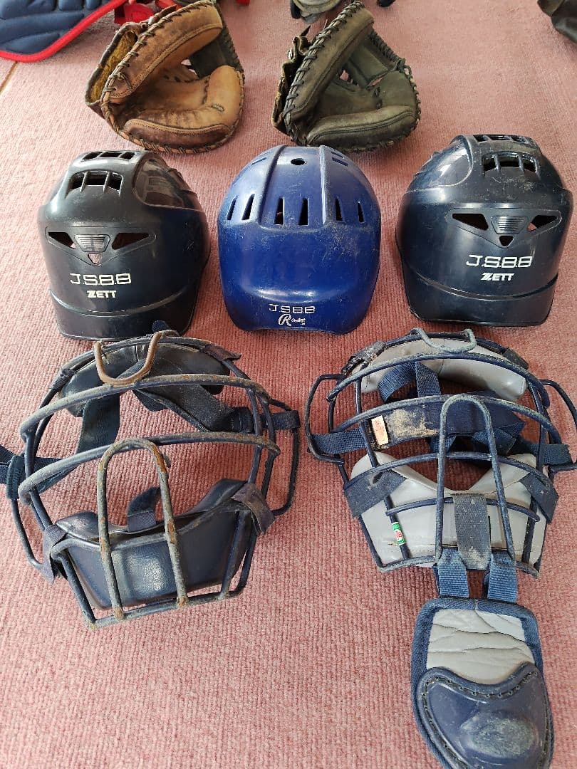キャッチャー用品セット（防具、グローブ、ヘルメット）