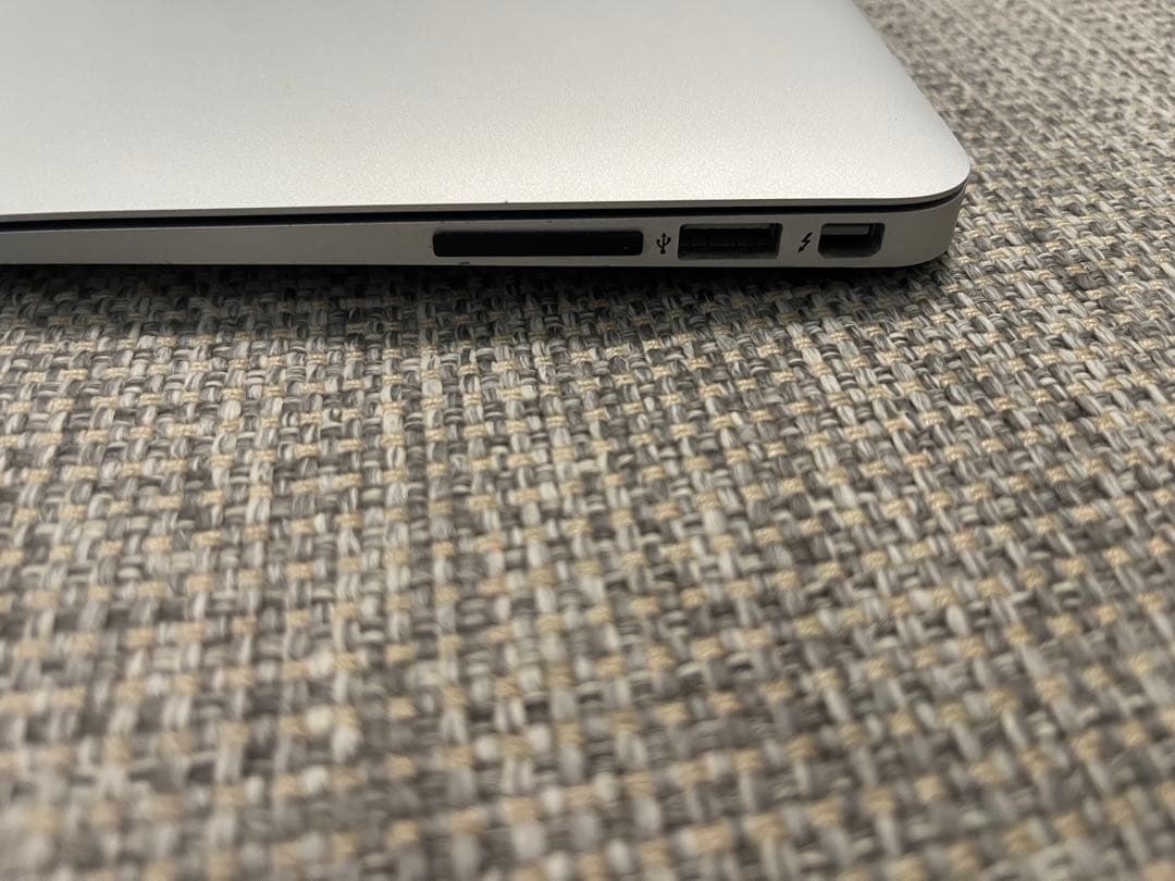 【オマケあり】MacBook Air i5 8GB 13インチA1466