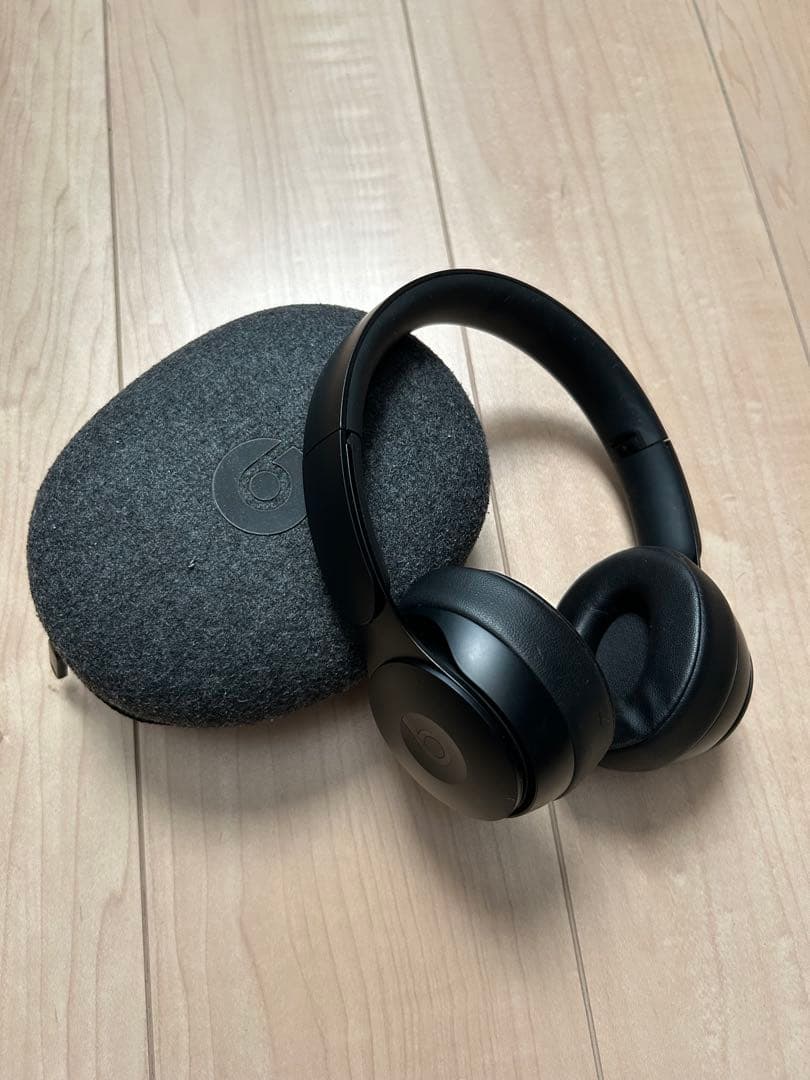 Beats ワイヤレスヘッドホン ノイズキャンセリング　ブラック 収納ケース付き