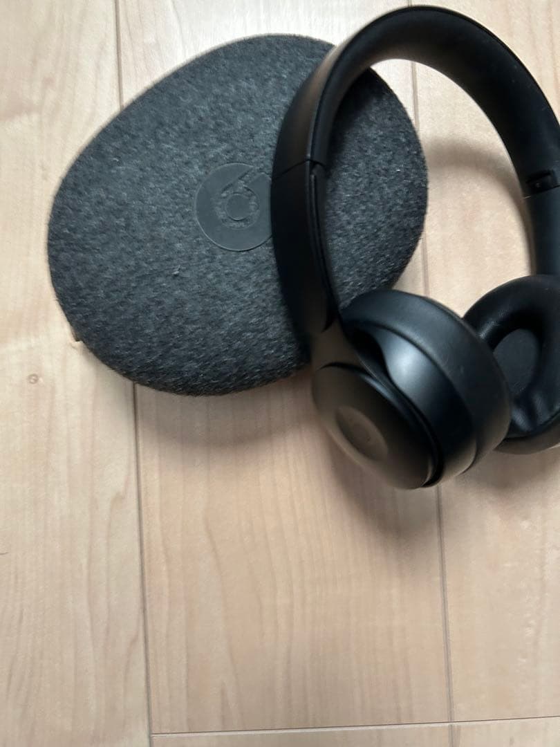 Beats ワイヤレスヘッドホン ノイズキャンセリング　ブラック 収納ケース付き