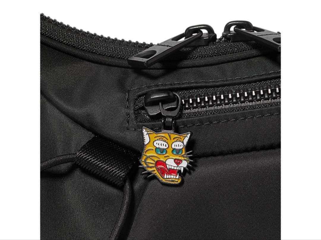 オニツカタイガー スモールメッセンジャーバッグ　新品　ブラック