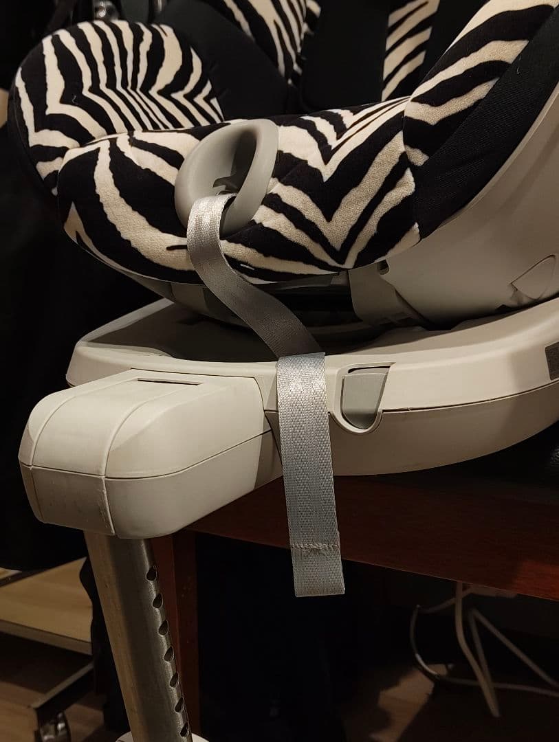 Britax Römer DUALFIX 回転式 ISOFIX ゼブラ柄