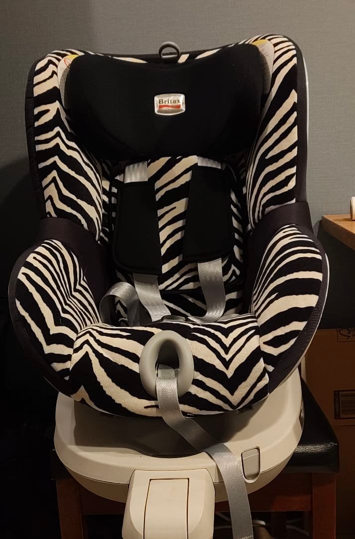 Britax Römer DUALFIX 回転式 ISOFIX ゼブラ柄