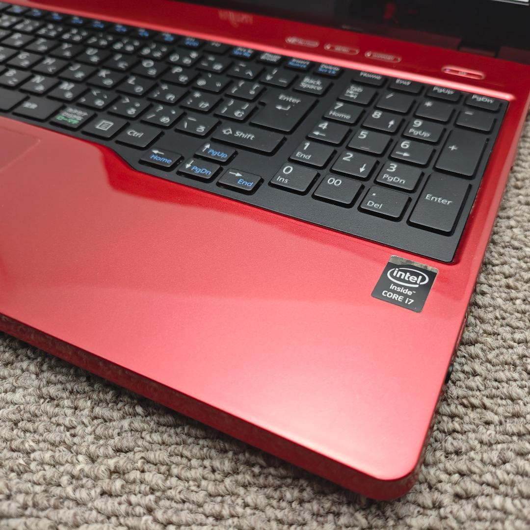 鮮やかレッドのWindows11✨i7&SSDリカバリ済　富士通ノートパソコン