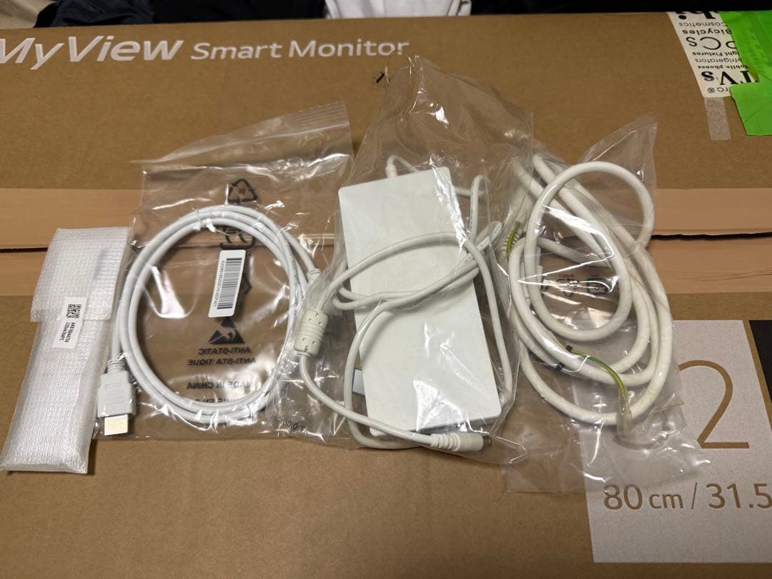 LG 31.5インチ 4Kモニター / 32SR83U-W