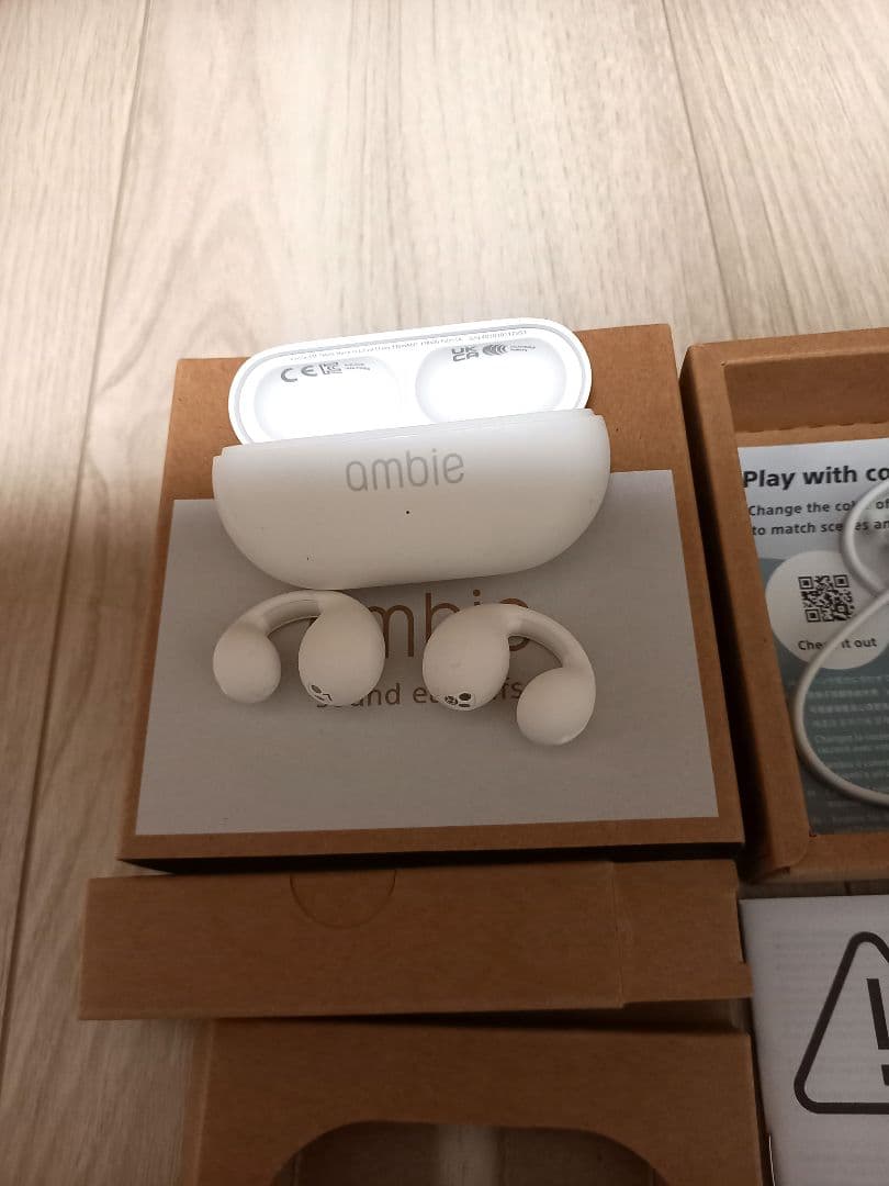 ambie sound earcuffs ホワイト AM-TW02