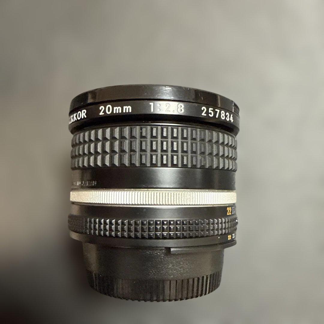 Nikon Nikkor 20mm f/2.8 レンズ