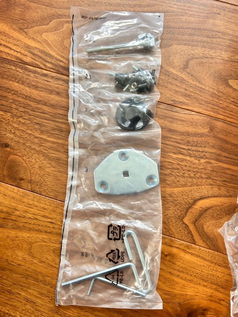 【新品未開封】Amazon Basics モニターアーム ブラック