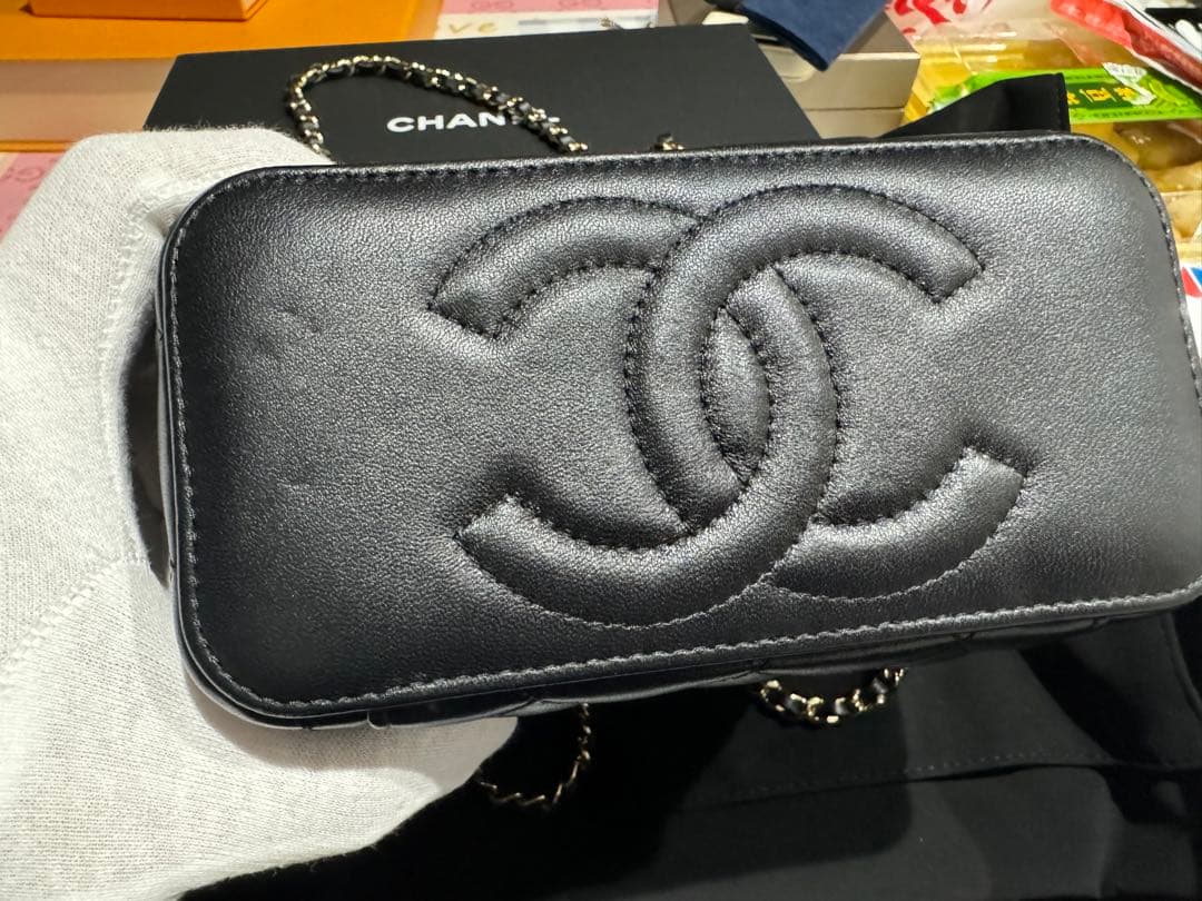 美品　CHANEL シャネル　ブラック キルティング ボディバッグ