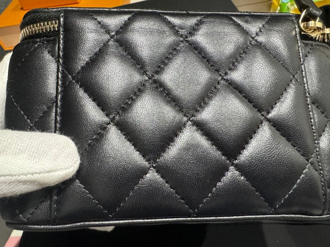 美品　CHANEL シャネル　ブラック キルティング ボディバッグ