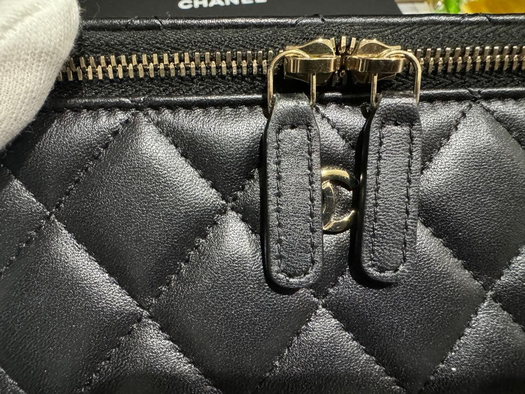 美品　CHANEL シャネル　ブラック キルティング ボディバッグ