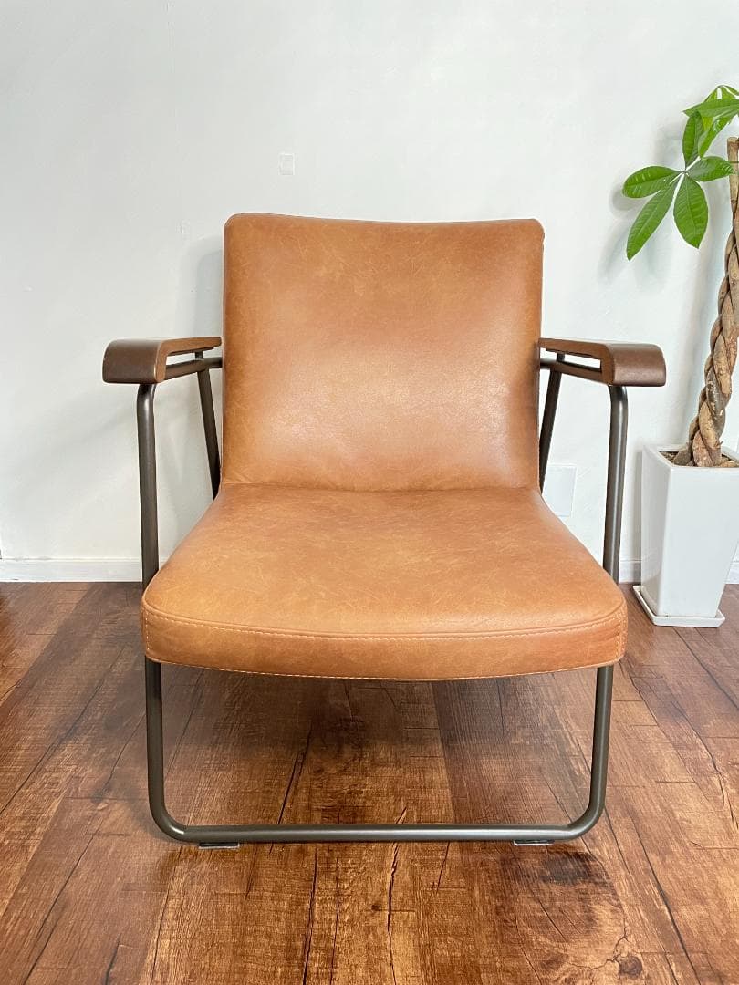 キャップ　1人掛けソファ　リサイクルレザー　木製