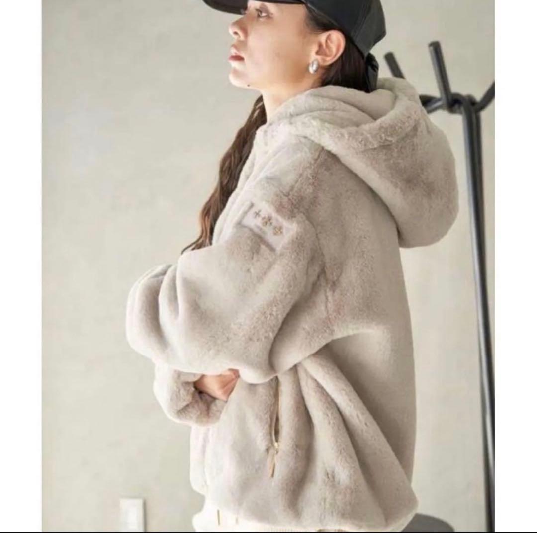 TATRAS YUMOLAボアブルゾン ライトグレー 01