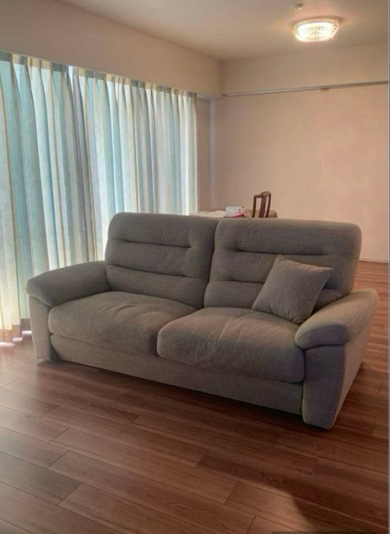 ✨ SALE 中・良品✨3人掛け布張りソファ+クッション付き