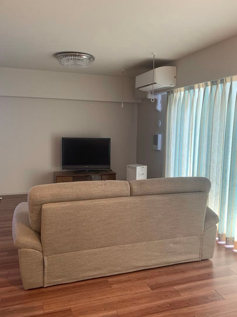 ✨ SALE 中・良品✨3人掛け布張りソファ+クッション付き