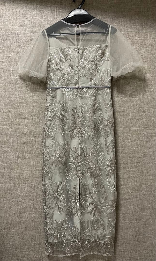 タグ付き　アシンメトリーシアーフラワードレス　レジャLeja