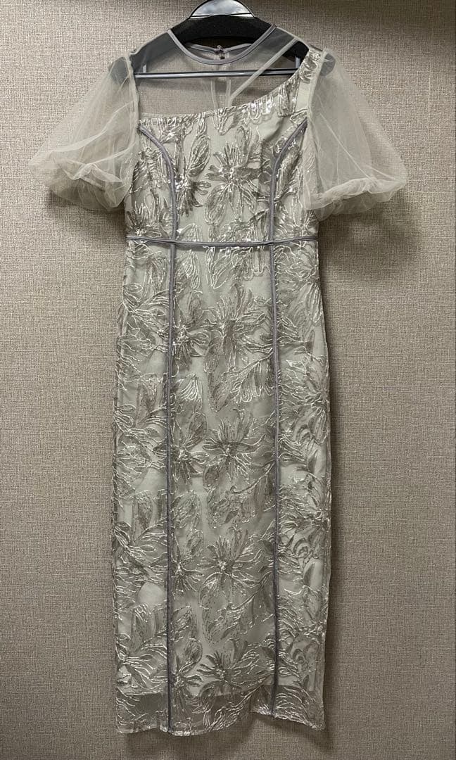 タグ付き　アシンメトリーシアーフラワードレス　レジャLeja