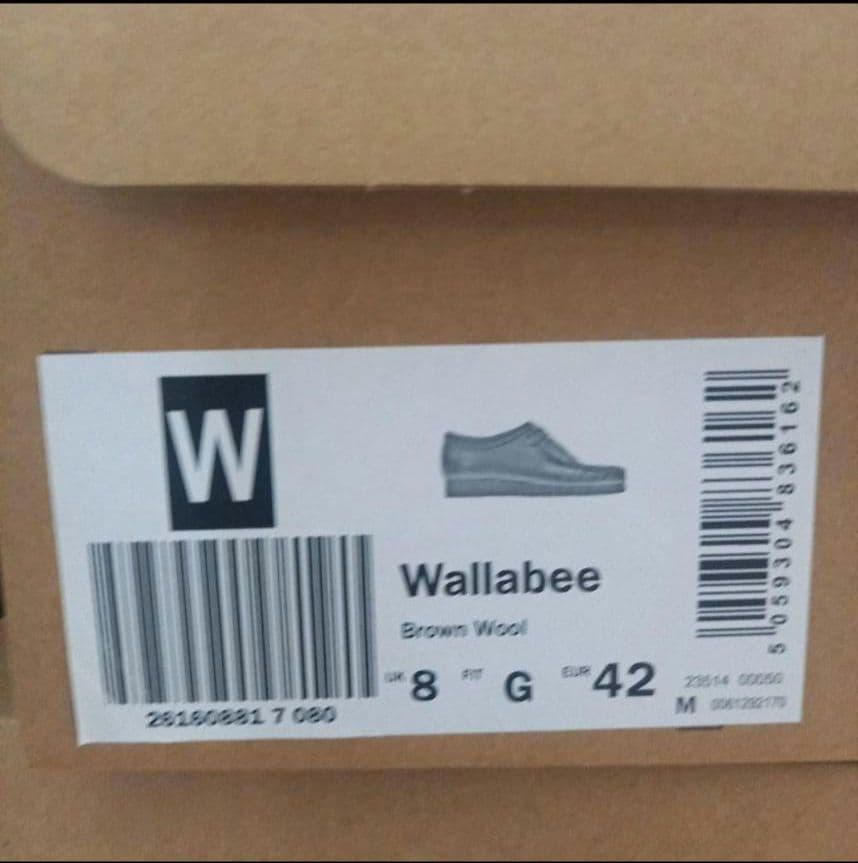 新品クラークスClarksワラビー26センチUK8エメレオンドレコラボ！