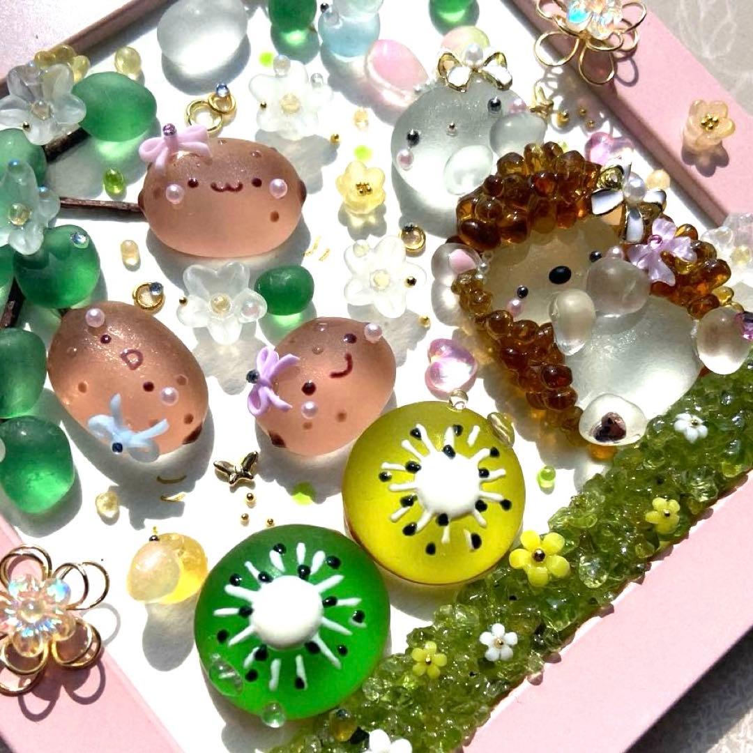 ♡キウイちゃんこんな綺麗な色してたんだね♪♡ガラス シーグラスアート ハリネズミ