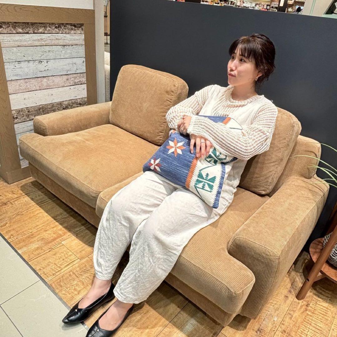 【送料込み】Unico ベージュ コーデュロイ 2人掛けソファ