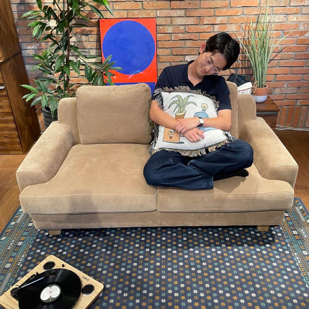 【送料込み】Unico ベージュ コーデュロイ 2人掛けソファ