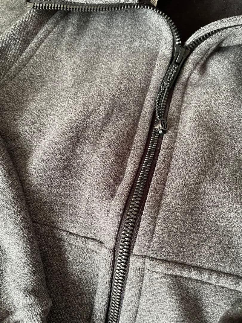 Lululemon グレー フルジップパーカー scuba