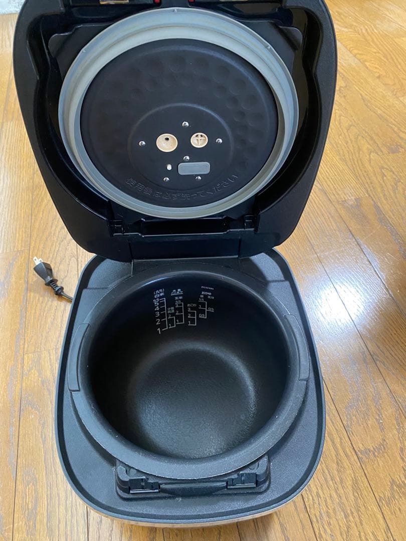 山*気様 タイガー　炊飯器　JPC-G100 KM 2023年製