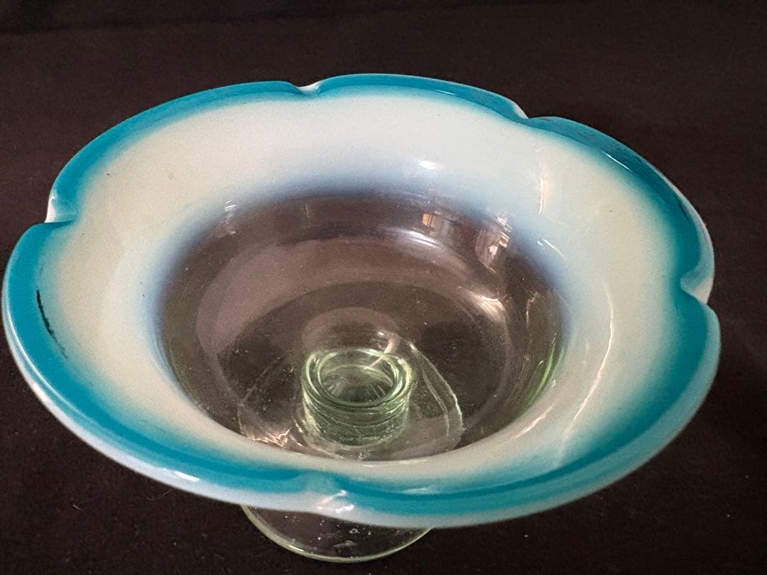 和ガラス　大正ガラス　青色× 乳白色　氷カップ　ウランガラス　ぽっくり厚みあり