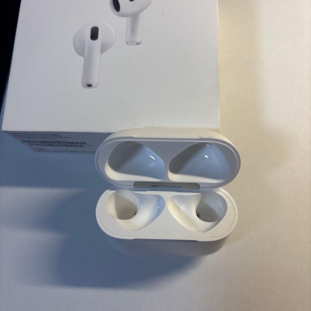 AirPods4 アクティブノイズキャンセリング機能付き