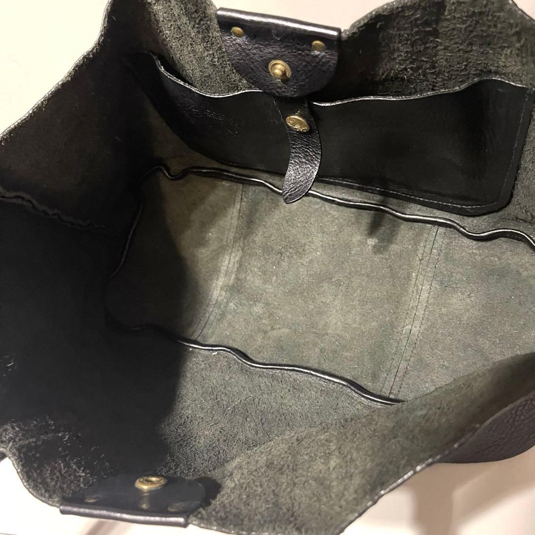 ILBISONTE イルビゾンテ　ハンドバッグ　レザー　ブラック　エンボスロゴ