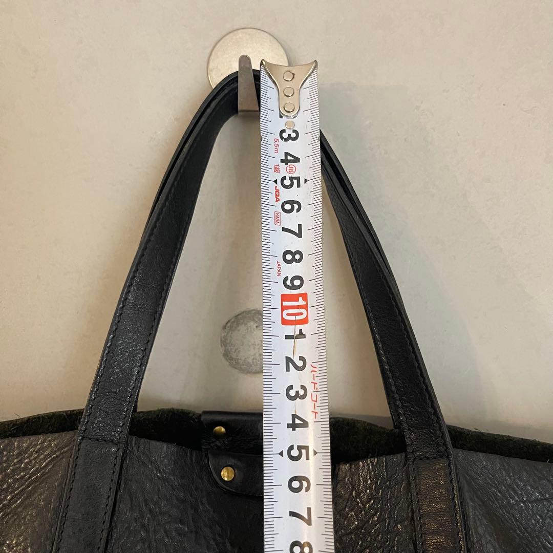 ILBISONTE イルビゾンテ　ハンドバッグ　レザー　ブラック　エンボスロゴ