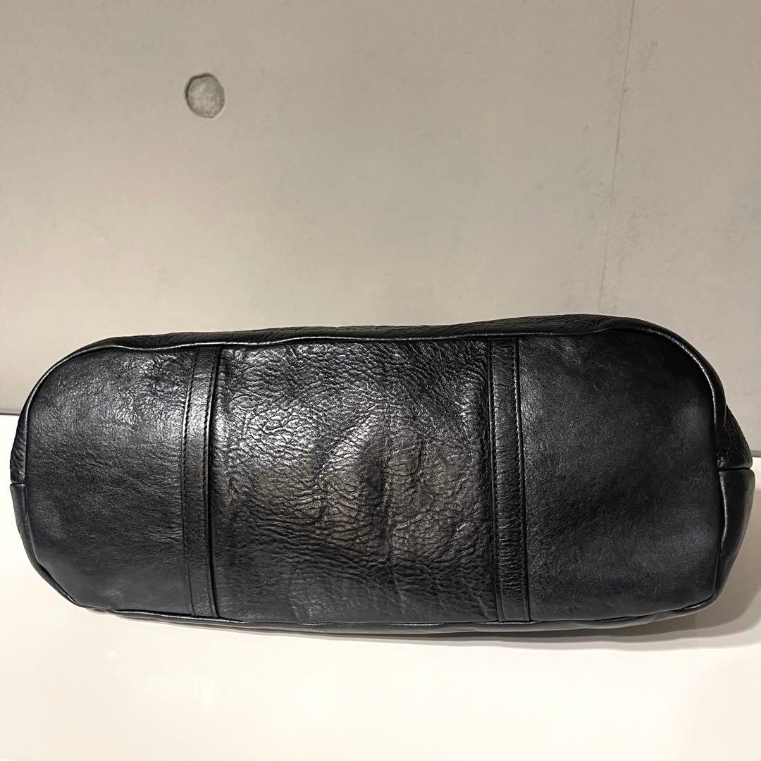 ILBISONTE イルビゾンテ　ハンドバッグ　レザー　ブラック　エンボスロゴ