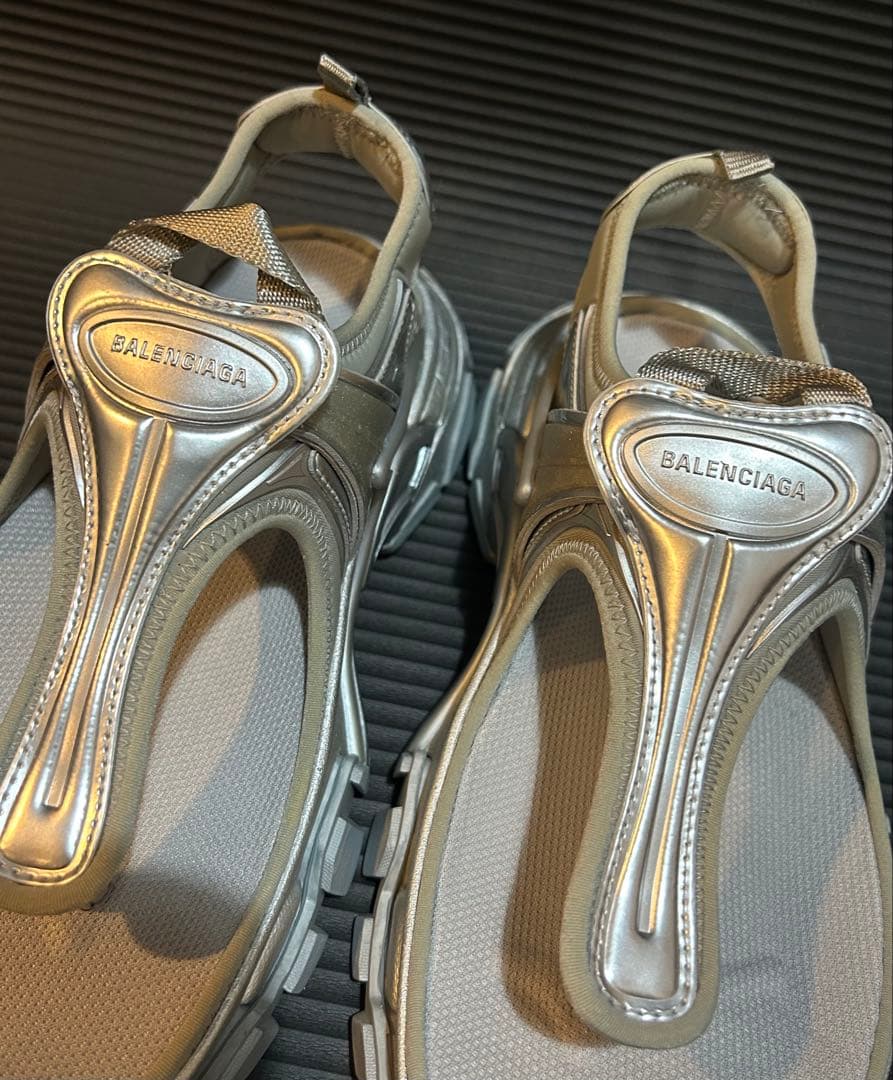 BALENCIAGA シルバー サンダル トラックサンダル 35 23 新品