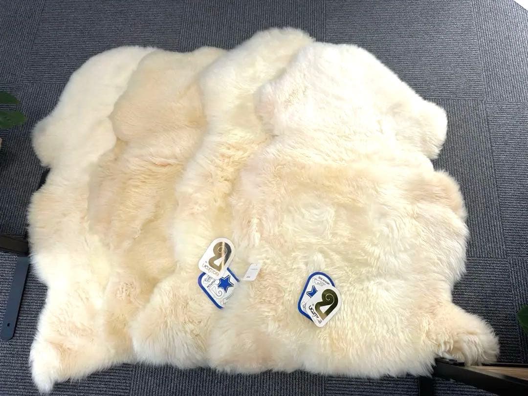 本物羊毛のラグ 約100cm x 60cm 4枚セット