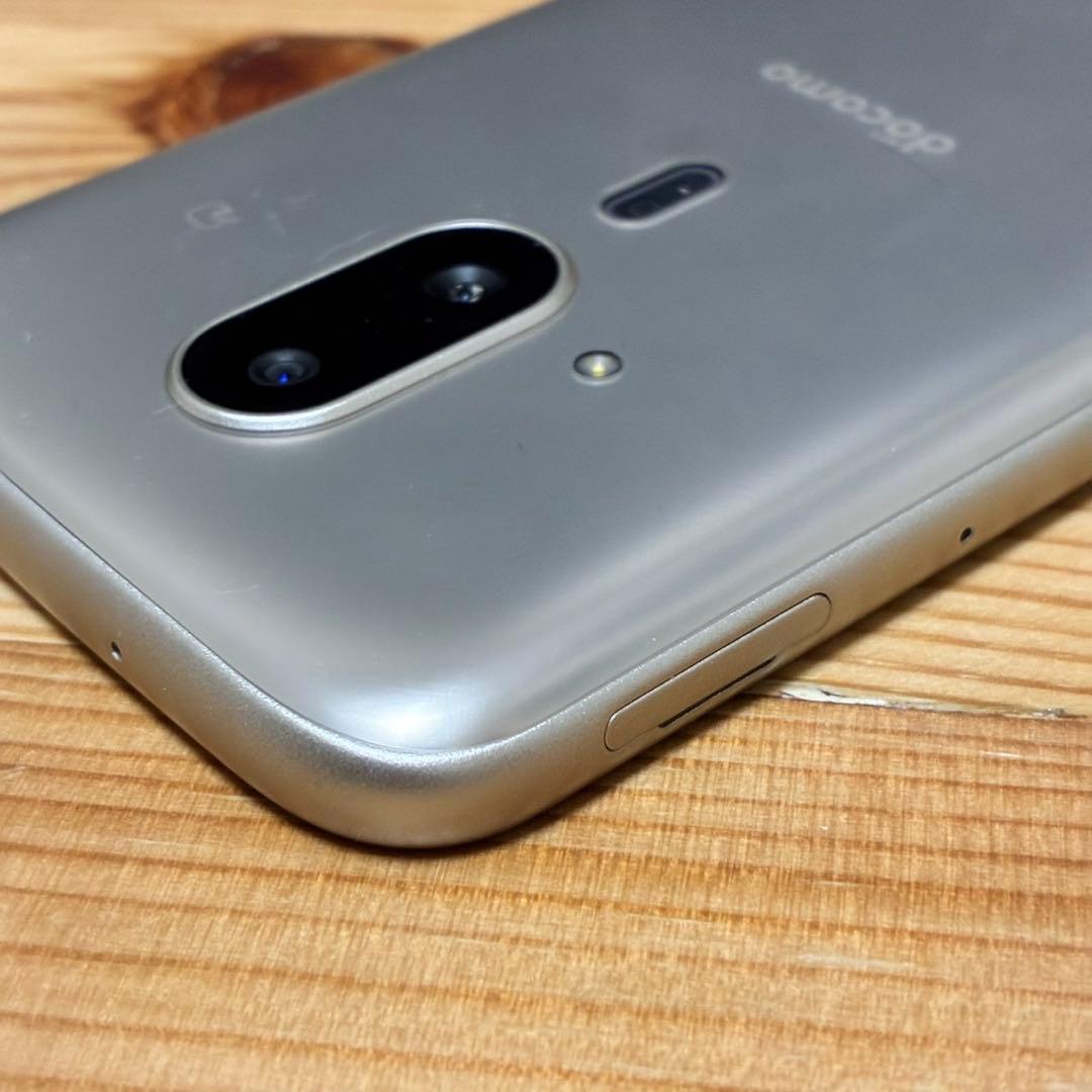 らくらくスマートフォン　F-53E ゴールド　317000a