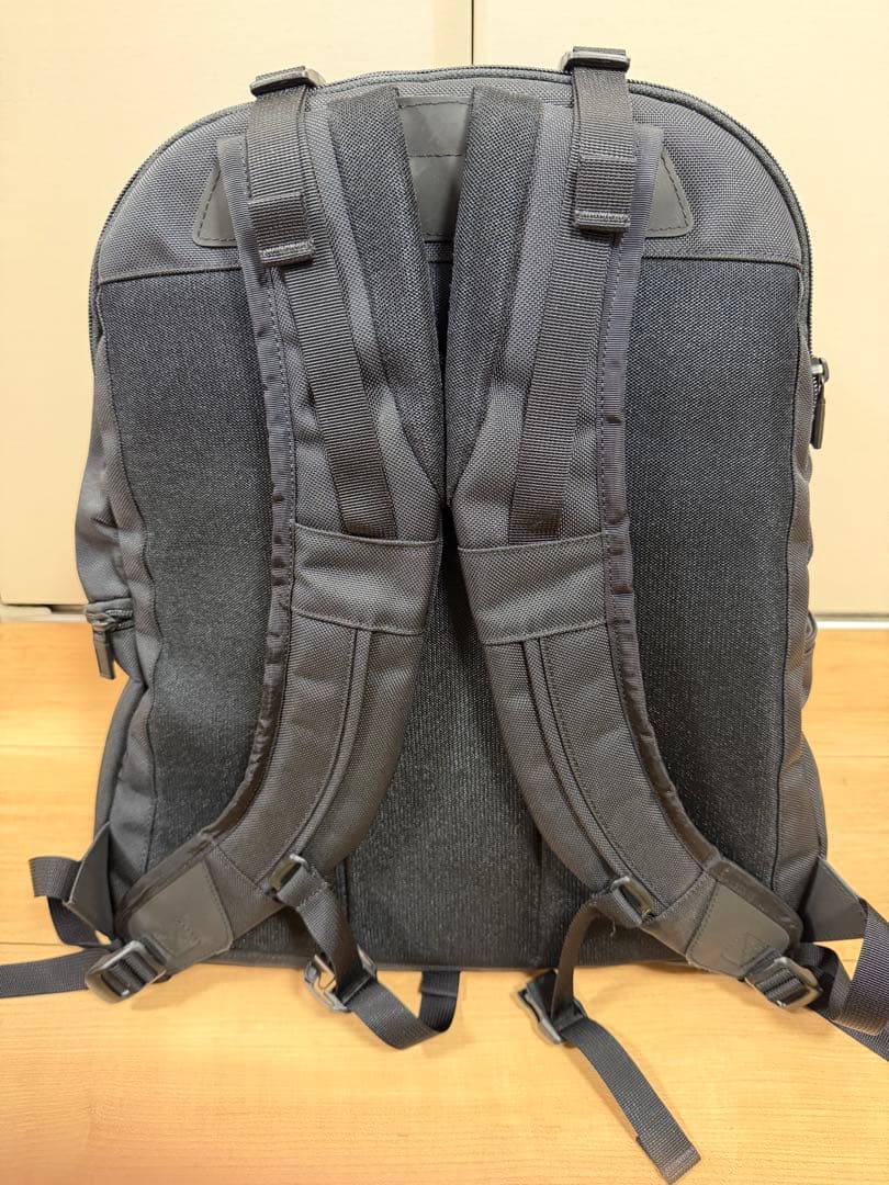 断*中様 MONOLITH BACKPACK PRO SOLID M BLACK