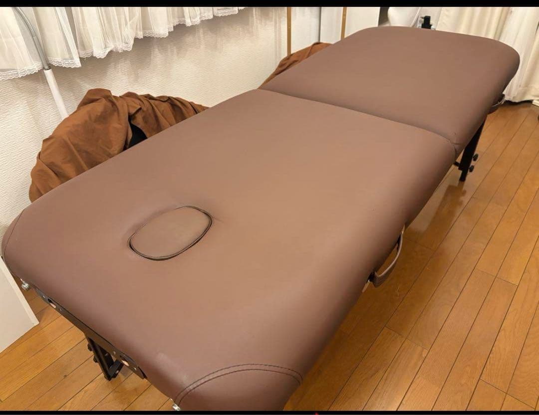 今月だけ限定値下 直接引取3000円引 ETBELLA エステ 降りたたみベッド