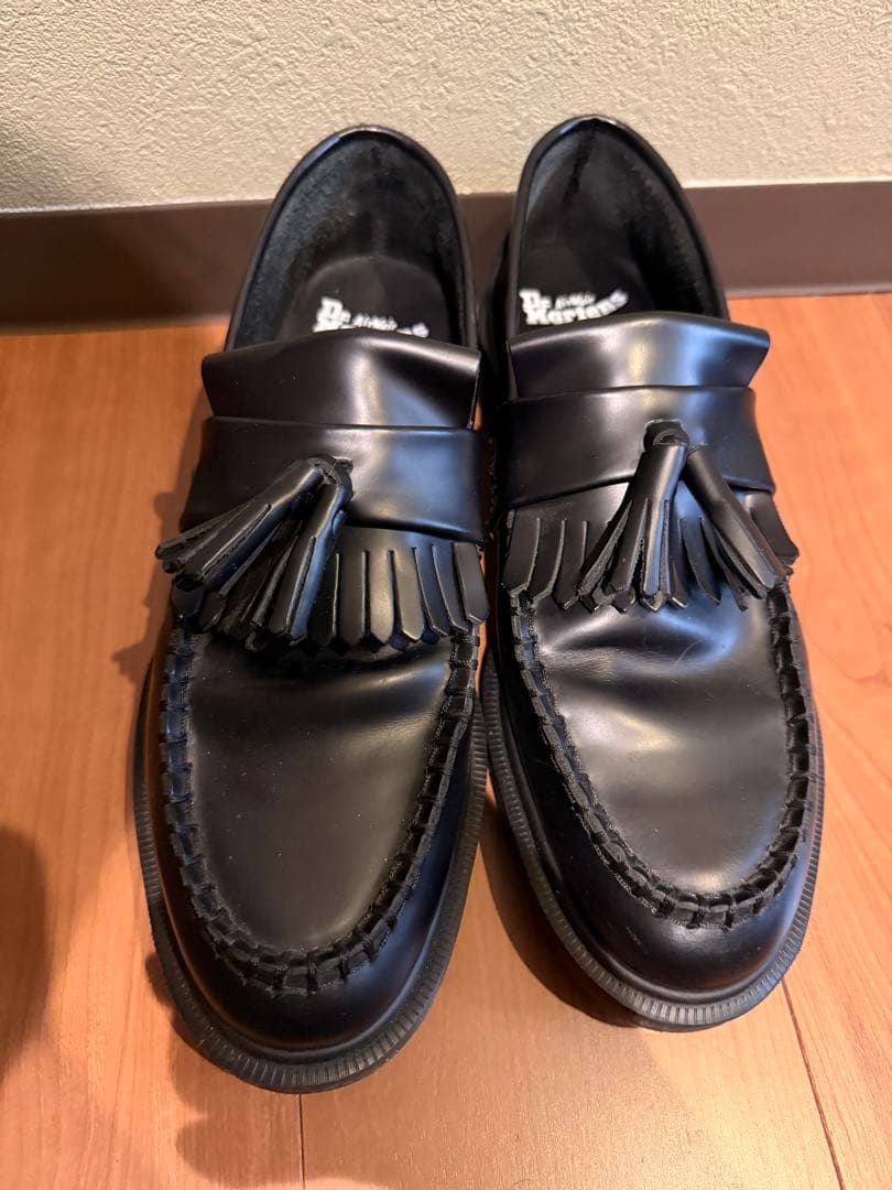 Dr. Martens ADRIAN フリンジ付きブラックローファー