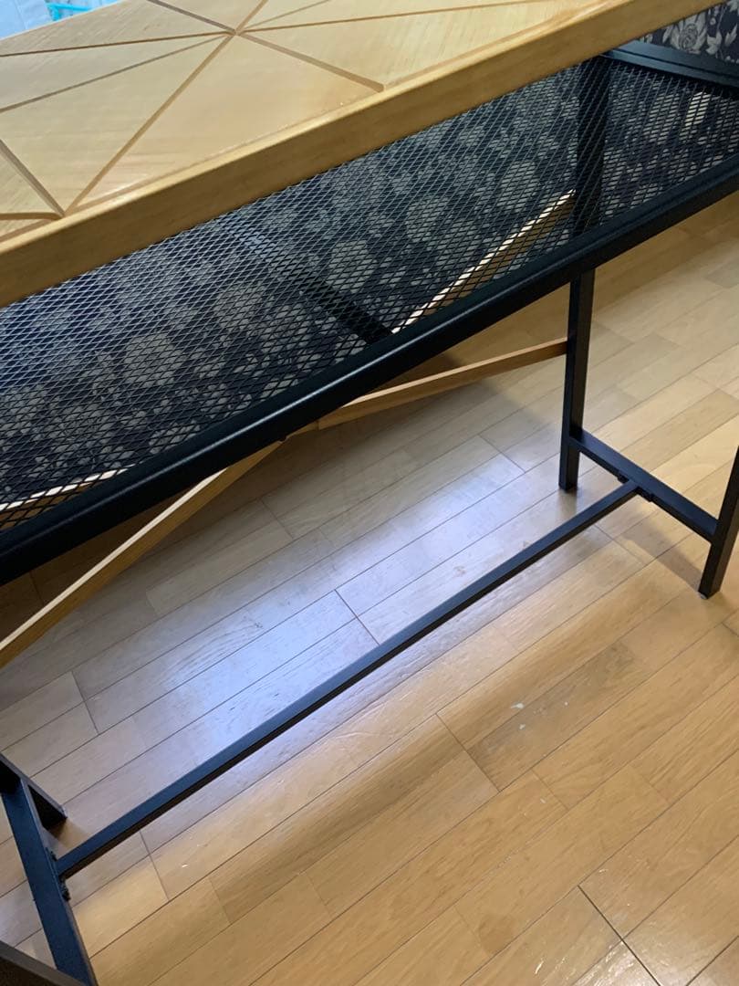 スタイリッシュなカウンターテーブル