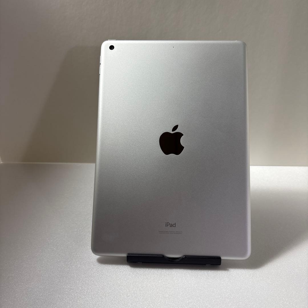 【値下げ中】Apple iPad 第8世代 128GB シルバー　本体 箱付き