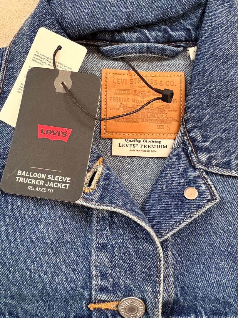 リーバイス　バルーンスリーブトラッカージャケット