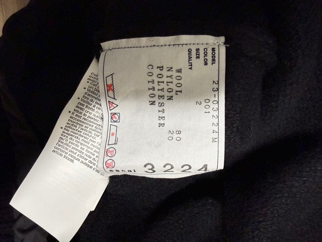 【SACAI】黒いリブ編み長袖セーター