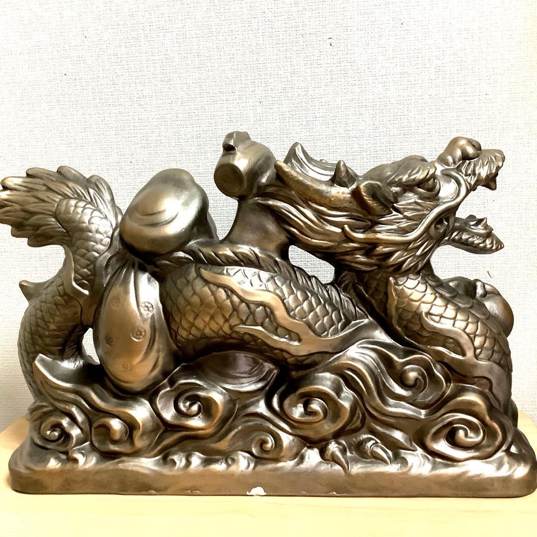 龍に乗った福の神　置物