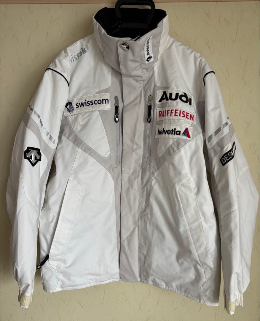 DESCENTE アウターウェア ホワイト