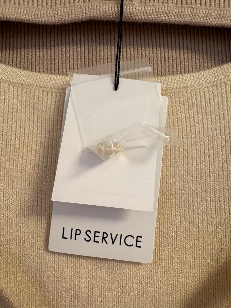 LIPSERVICE デコルテオープンバイカラーリボンニットワンピース　ベージュ