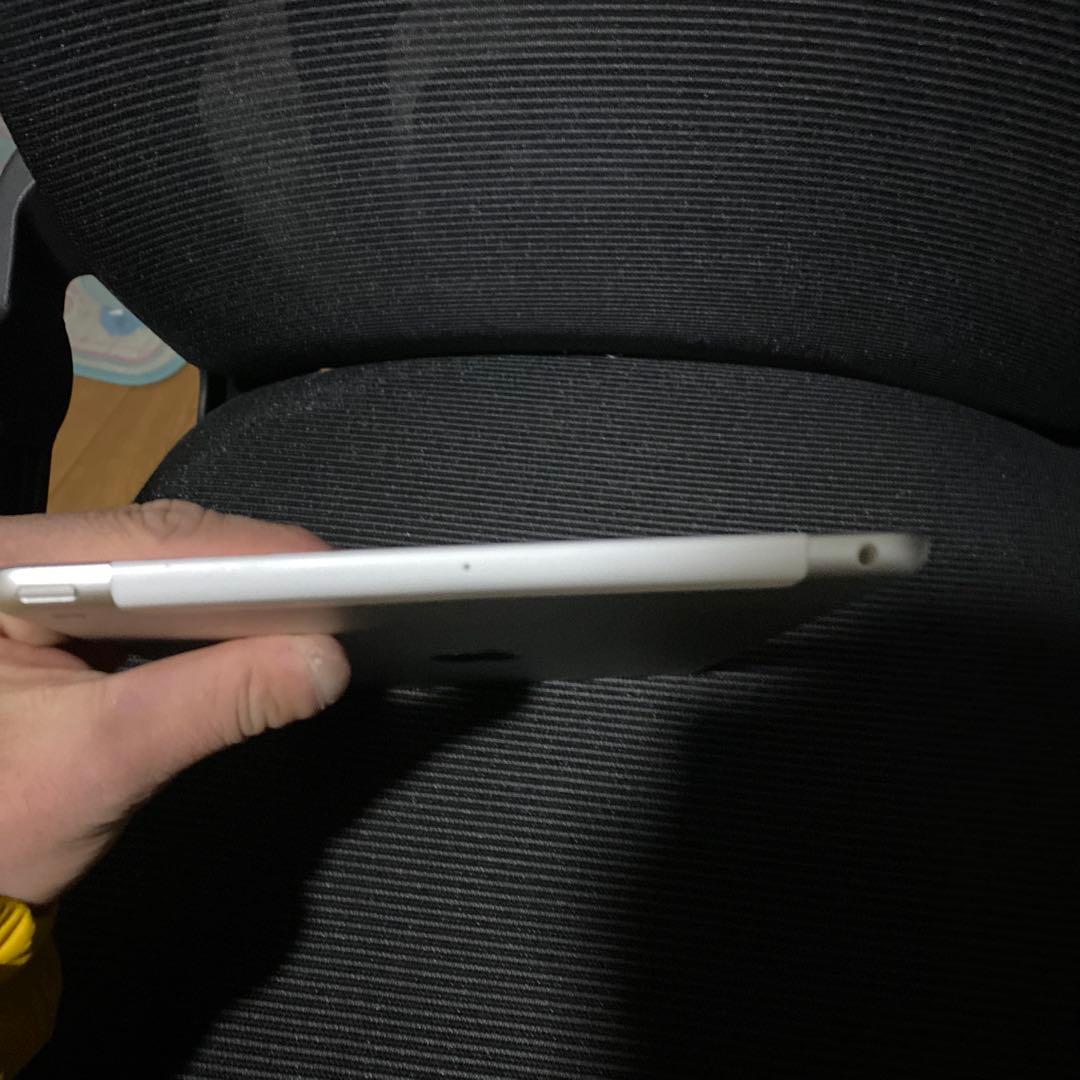 iPad (第9世代) 64GB シルバー セルラーモデル