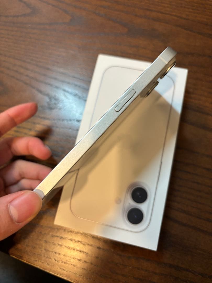 美品 iPhone 14 スターライト128GB BT84%