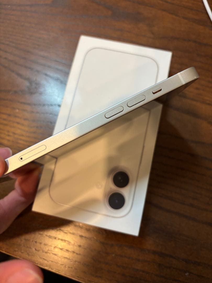 美品 iPhone 14 スターライト128GB BT84%